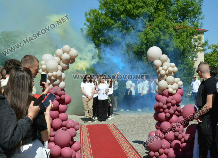 Стела Бинева е Ученик на випуск 2025 в ПМГ-Хасково, Коля Петрова е Учител на годината