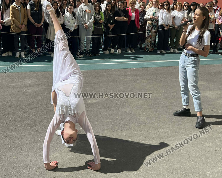 ПГ по туризъм „Александър Паскалев“ изпрати 91 абитуриенти 