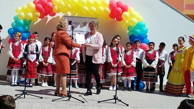 „Празник на изкуствата“ обедини ученици и деца от три образователни институции