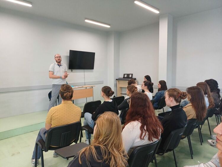 22 май – Ден на отворените врати в Езиковата