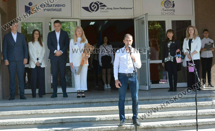 Стела Бинева е Ученик на випуск 2025 в ПМГ-Хасково, Коля Петрова е Учител на годината