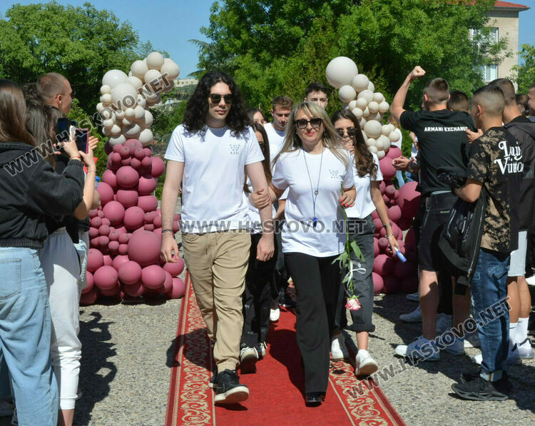 Стела Бинева е Ученик на випуск 2025 в ПМГ-Хасково, Коля Петрова е Учител на годината