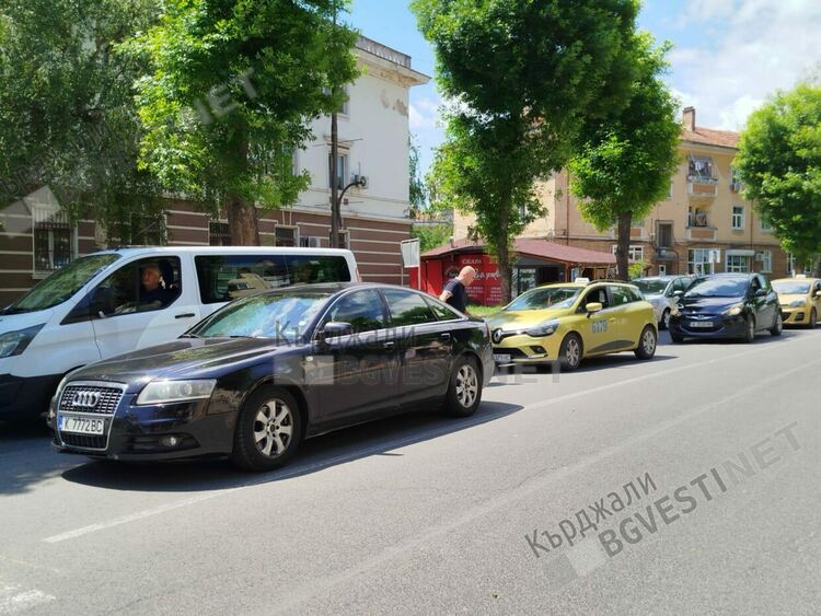 Представители на обществените медии в Кърджали излязоха на протест за по-високи заплати