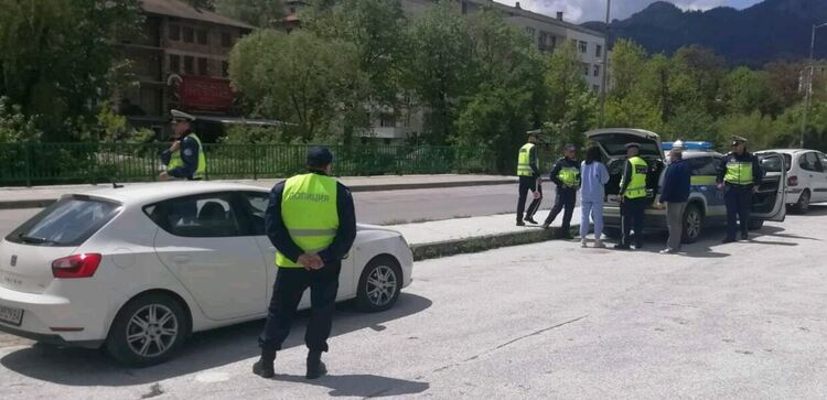 Специализирана полицейска акция за пътен контрол в Смолян