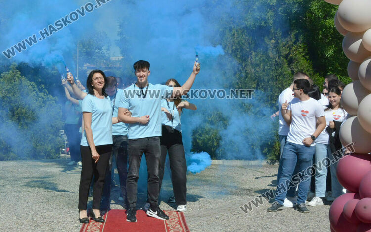 Стела Бинева е Ученик на випуск 2025 в ПМГ-Хасково, Коля Петрова е Учител на годината