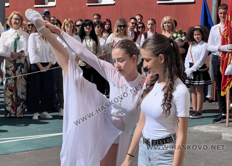 ПГ по туризъм „Александър Паскалев“ изпрати 91 абитуриенти 