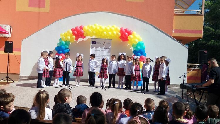 „Празник на изкуствата“ обедини ученици и деца от три образователни институции