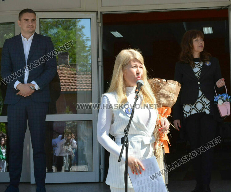 Стела Бинева е Ученик на випуск 2025 в ПМГ-Хасково, Коля Петрова е Учител на годината