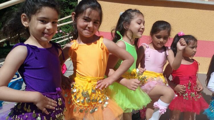 „Празник на изкуствата“ обедини ученици и деца от три образователни институции