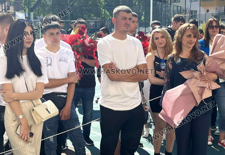 ПГ по туризъм „Александър Паскалев“ изпрати 91 абитуриенти 