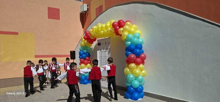 „Празник на изкуствата“ обедини ученици и деца от три образователни институции