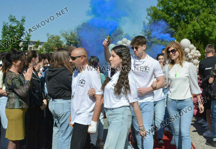 Стела Бинева е Ученик на випуск 2025 в ПМГ-Хасково, Коля Петрова е Учител на годината