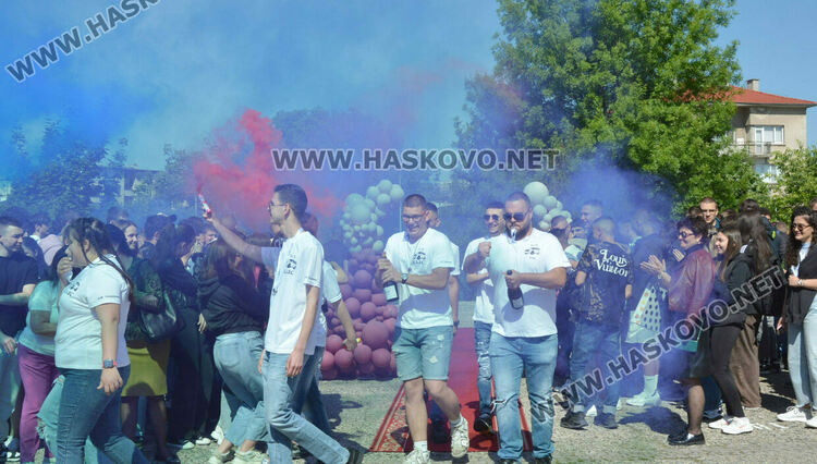 Стела Бинева е Ученик на випуск 2025 в ПМГ-Хасково, Коля Петрова е Учител на годината