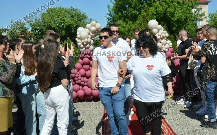 Стела Бинева е Ученик на випуск 2025 в ПМГ-Хасково, Коля Петрова е Учител на годината