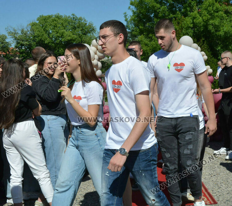 Стела Бинева е Ученик на випуск 2025 в ПМГ-Хасково, Коля Петрова е Учител на годината