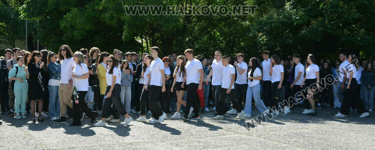 Стела Бинева е Ученик на випуск 2025 в ПМГ-Хасково, Коля Петрова е Учител на годината