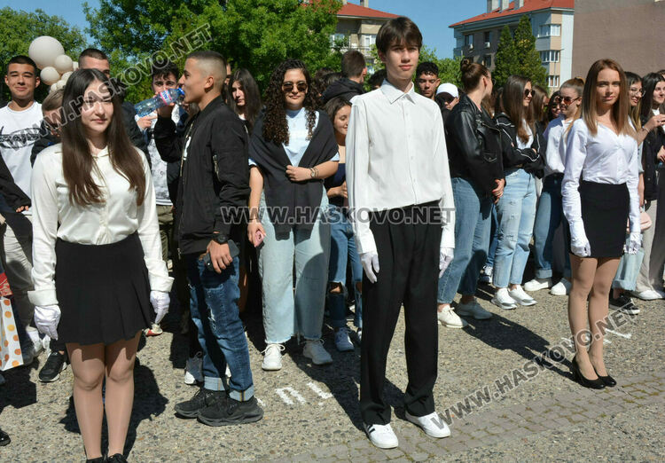 Стела Бинева е Ученик на випуск 2025 в ПМГ-Хасково, Коля Петрова е Учител на годината