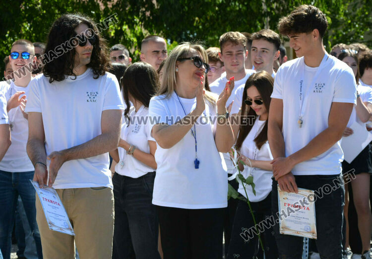 Стела Бинева е Ученик на випуск 2025 в ПМГ-Хасково, Коля Петрова е Учител на годината