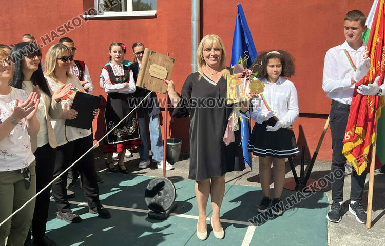 ПГ по туризъм „Александър Паскалев“ изпрати 91 абитуриенти 