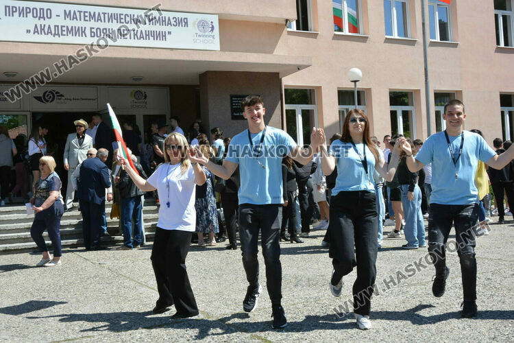 Стела Бинева е Ученик на випуск 2025 в ПМГ-Хасково, Коля Петрова е Учител на годината