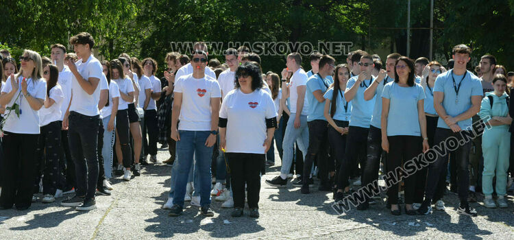 Стела Бинева е Ученик на випуск 2025 в ПМГ-Хасково, Коля Петрова е Учител на годината