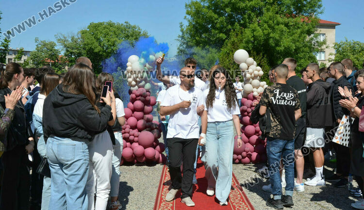 Стела Бинева е Ученик на випуск 2025 в ПМГ-Хасково, Коля Петрова е Учител на годината