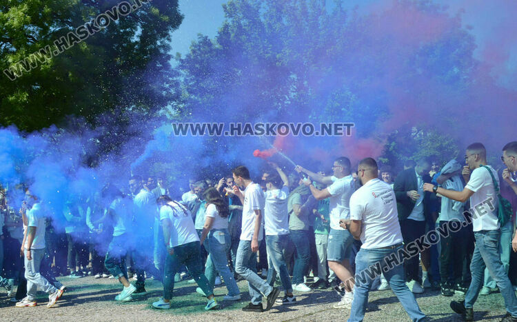 Стела Бинева е Ученик на випуск 2025 в ПМГ-Хасково, Коля Петрова е Учител на годината