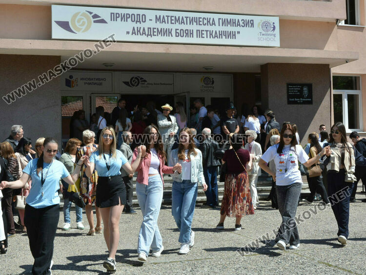 Стела Бинева е Ученик на випуск 2025 в ПМГ-Хасково, Коля Петрова е Учител на годината