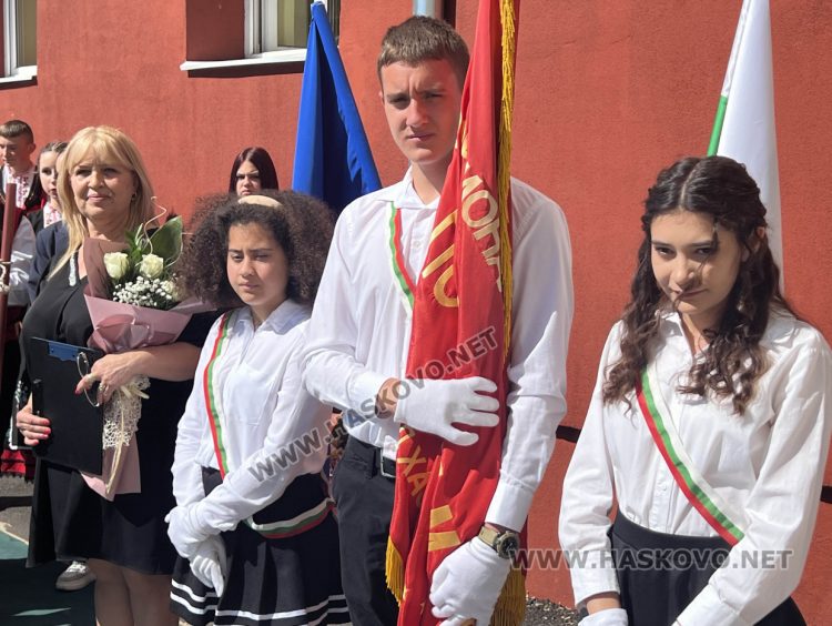 ПГ по туризъм „Александър Паскалев“ изпрати 91 абитуриенти 