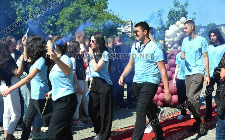 Стела Бинева е Ученик на випуск 2025 в ПМГ-Хасково, Коля Петрова е Учител на годината