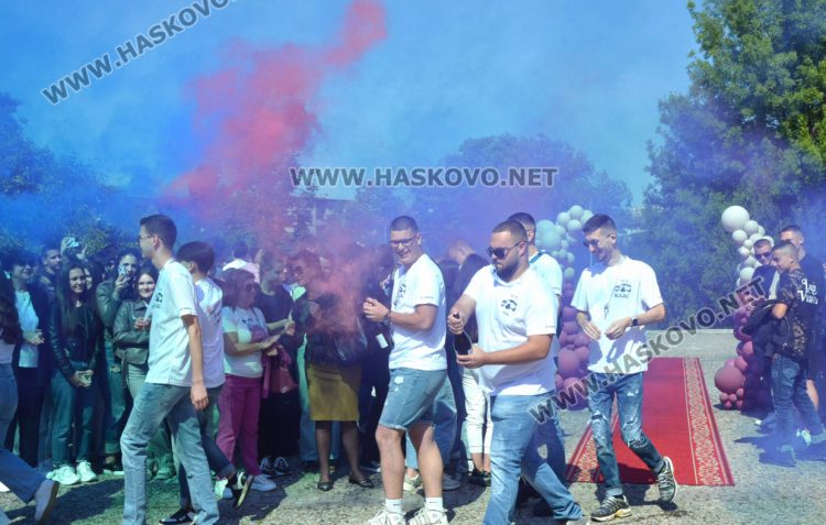 Стела Бинева е Ученик на випуск 2025 в ПМГ-Хасково, Коля Петрова е Учител на годината
