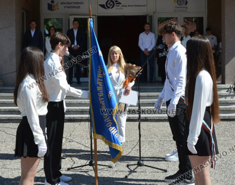 Стела Бинева е Ученик на випуск 2025 в ПМГ-Хасково, Коля Петрова е Учител на годината