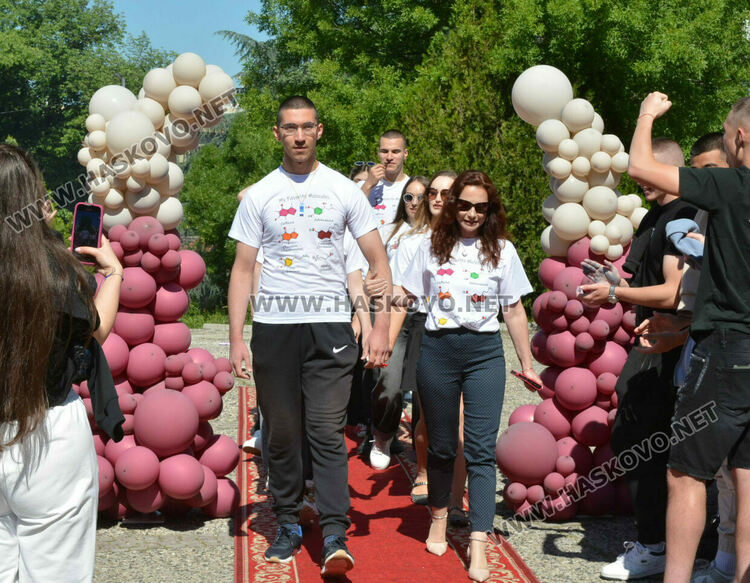 Стела Бинева е Ученик на випуск 2025 в ПМГ-Хасково, Коля Петрова е Учител на годината