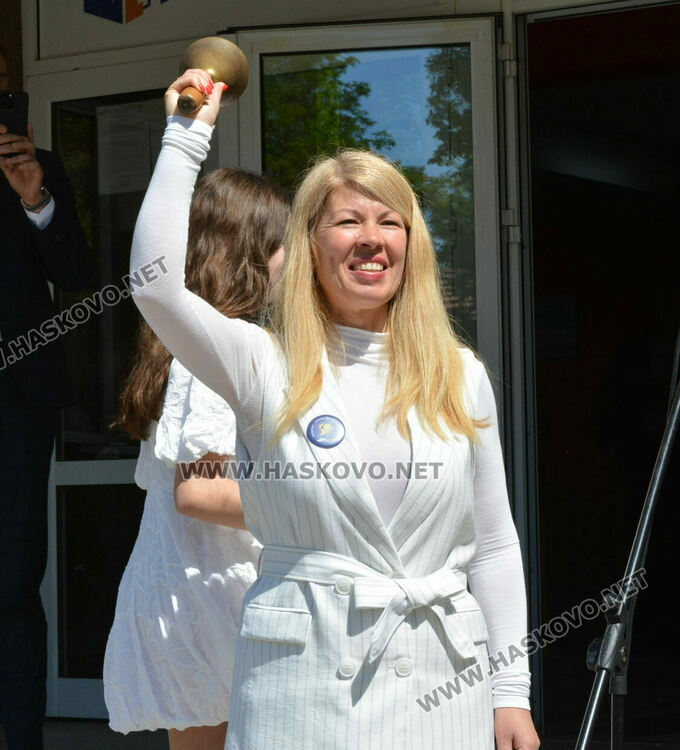 Стела Бинева е Ученик на випуск 2025 в ПМГ-Хасково, Коля Петрова е Учител на годината