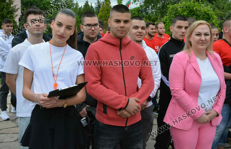 ПГДС-Хасково изпрати 130 абитуриенти, Теодора Киркова с награда „Достоен Асеневец“