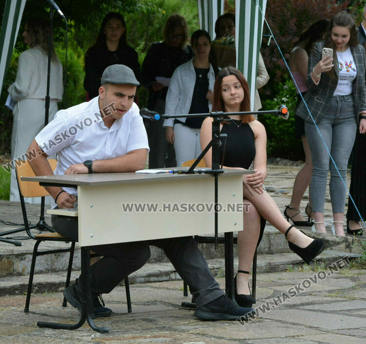 ПГДС-Хасково изпрати 130 абитуриенти, Теодора Киркова с награда „Достоен Асеневец“