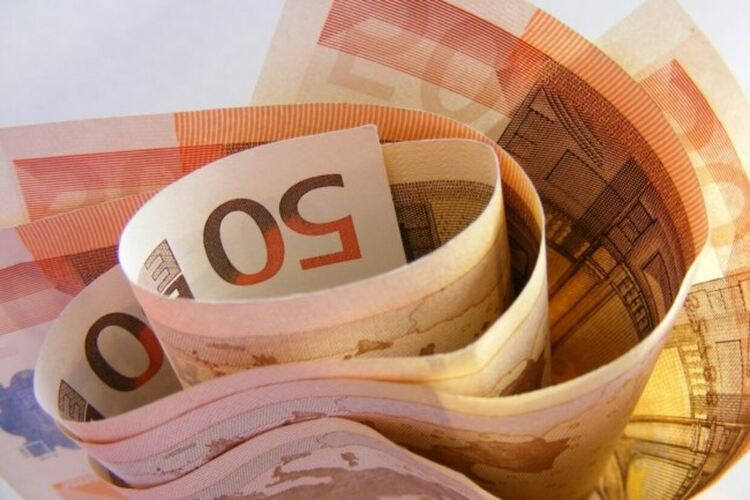 Борсови новини: Еврото печели позиции спрямо долара