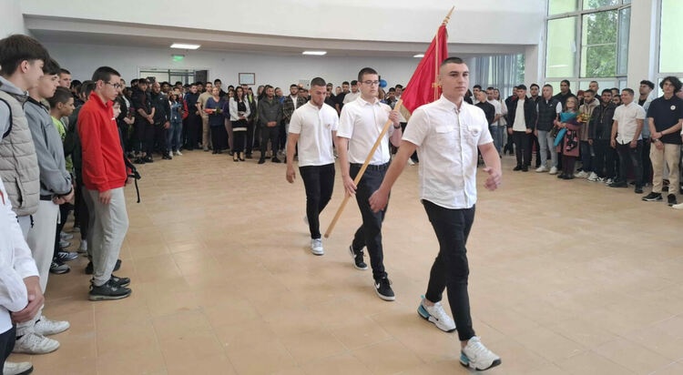 ПГМЕТ „Стойчо и Кица Марчеви“ изпрати абитуриентите от випуск 2025