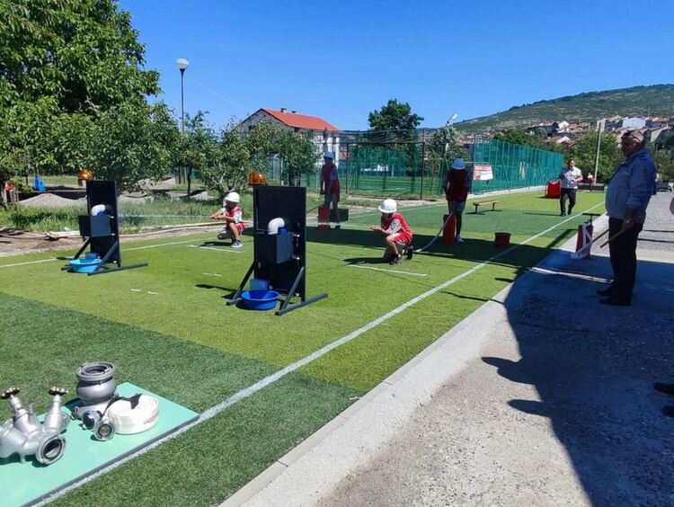 Отборът на СУ „Отец Паисий“ в село Кирково спечели областното състезание „Млад огнеборец“