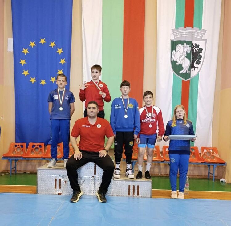 9 медала за хасковските класици на държавното по борба