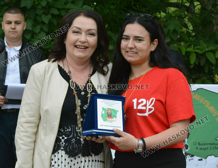 ПГДС-Хасково изпрати 130 абитуриенти, Теодора Киркова с награда „Достоен Асеневец“