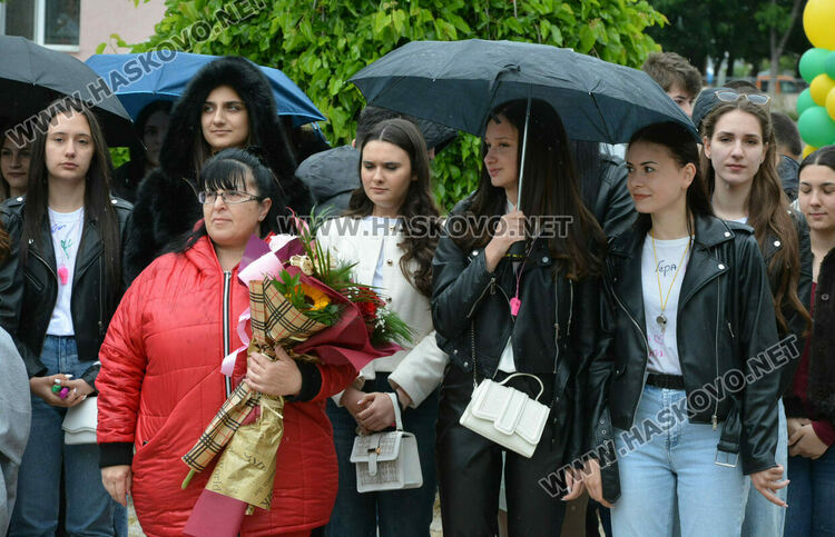 ПГДС-Хасково изпрати 130 абитуриенти, Теодора Киркова с награда „Достоен Асеневец“