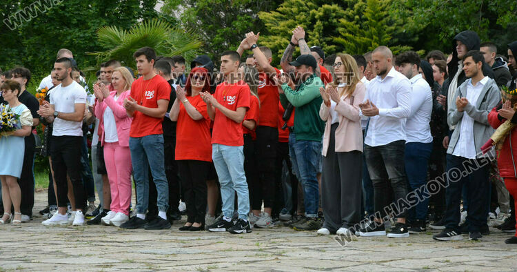 ПГДС-Хасково изпрати 130 абитуриенти, Теодора Киркова с награда „Достоен Асеневец“