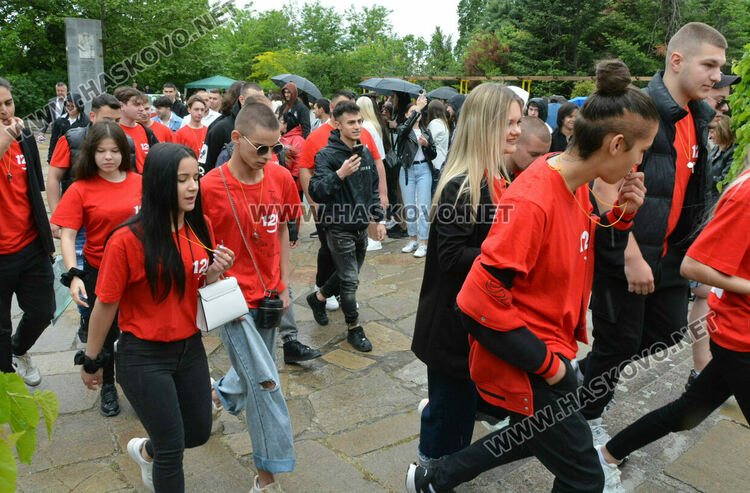 ПГДС-Хасково изпрати 130 абитуриенти, Теодора Киркова с награда „Достоен Асеневец“