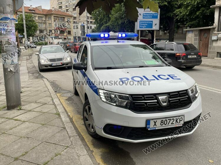 Полицейски екипи засякоха нарушители с „Мерцедес“ по хасковски улици