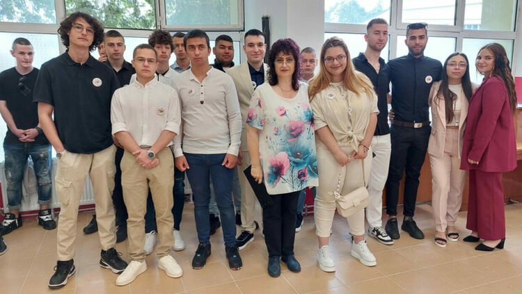 ПГМЕТ „Стойчо и Кица Марчеви“ изпрати абитуриентите от випуск 2025