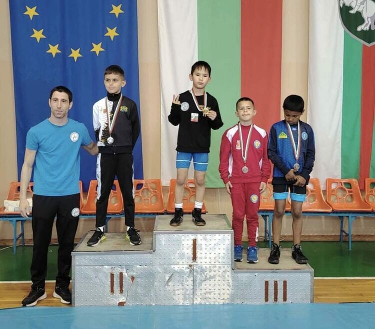 9 медала за хасковските класици на държавното по борба