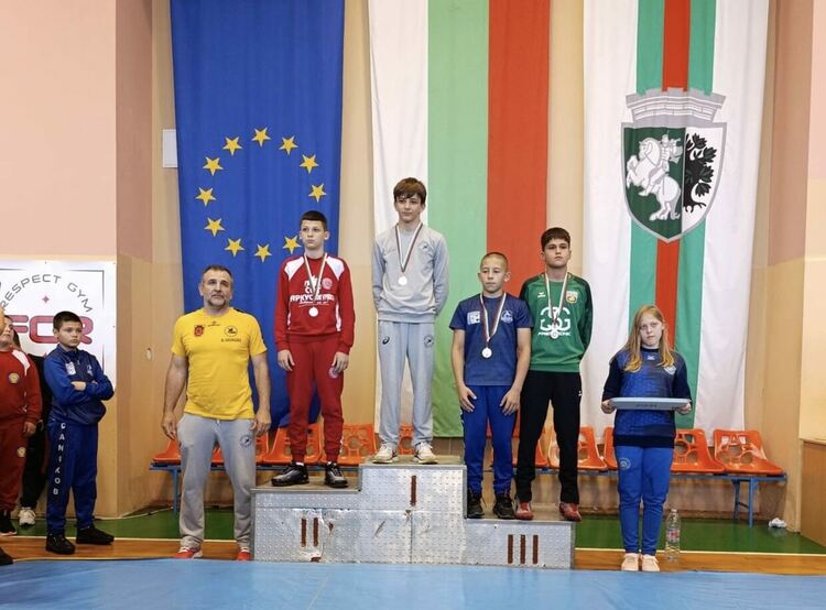 9 медала за хасковските класици на държавното по борба