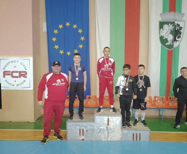 9 медала за хасковските класици на държавното по борба