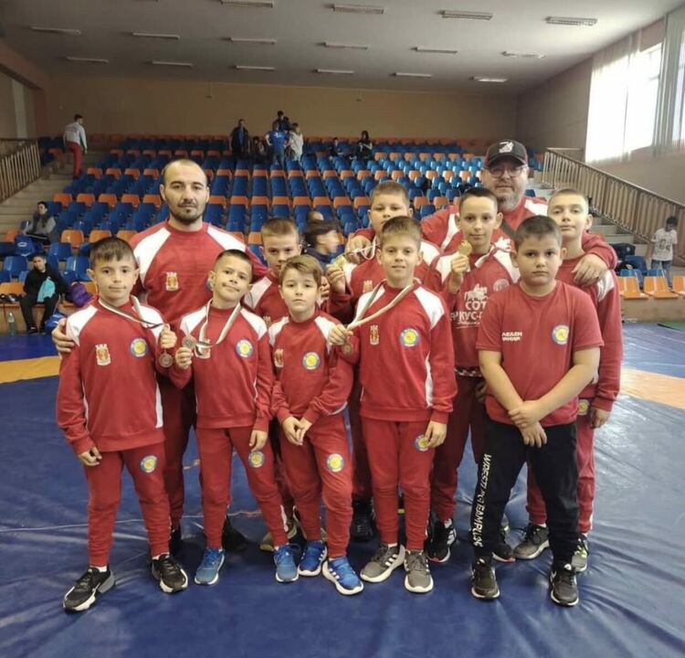 9 медала за хасковските класици на държавното по борба